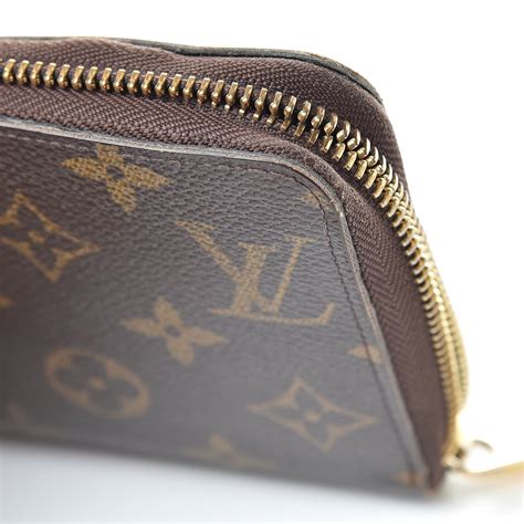 Products by Louis Vuitton: Zippy Wallet.